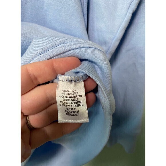 Holiday Traditions Women’s Blue and White Snowflake Sweater Size Large - Picture 5 of 6